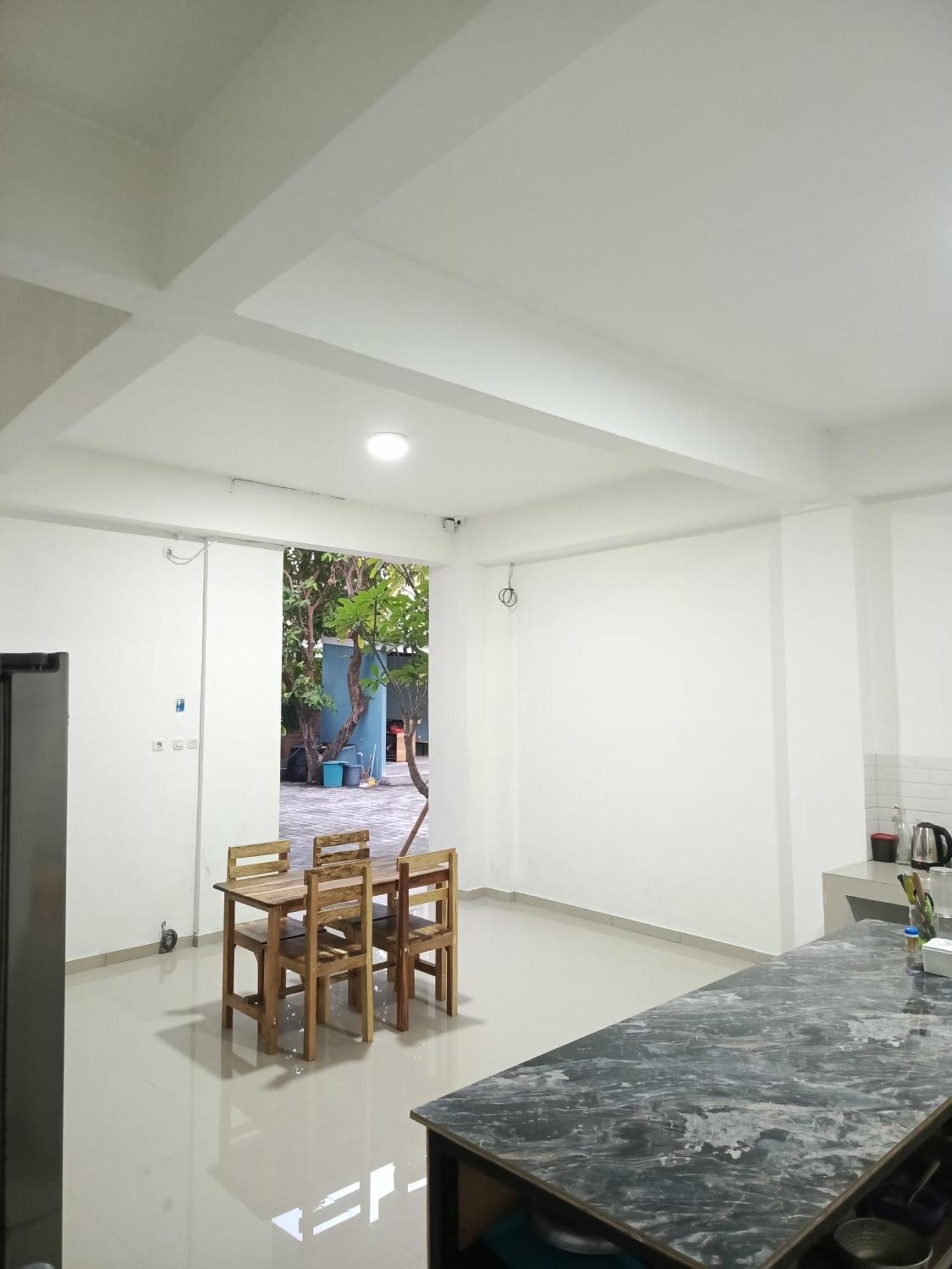Zavana Rooms & Restaurant Tanjungkarang Exterior photo