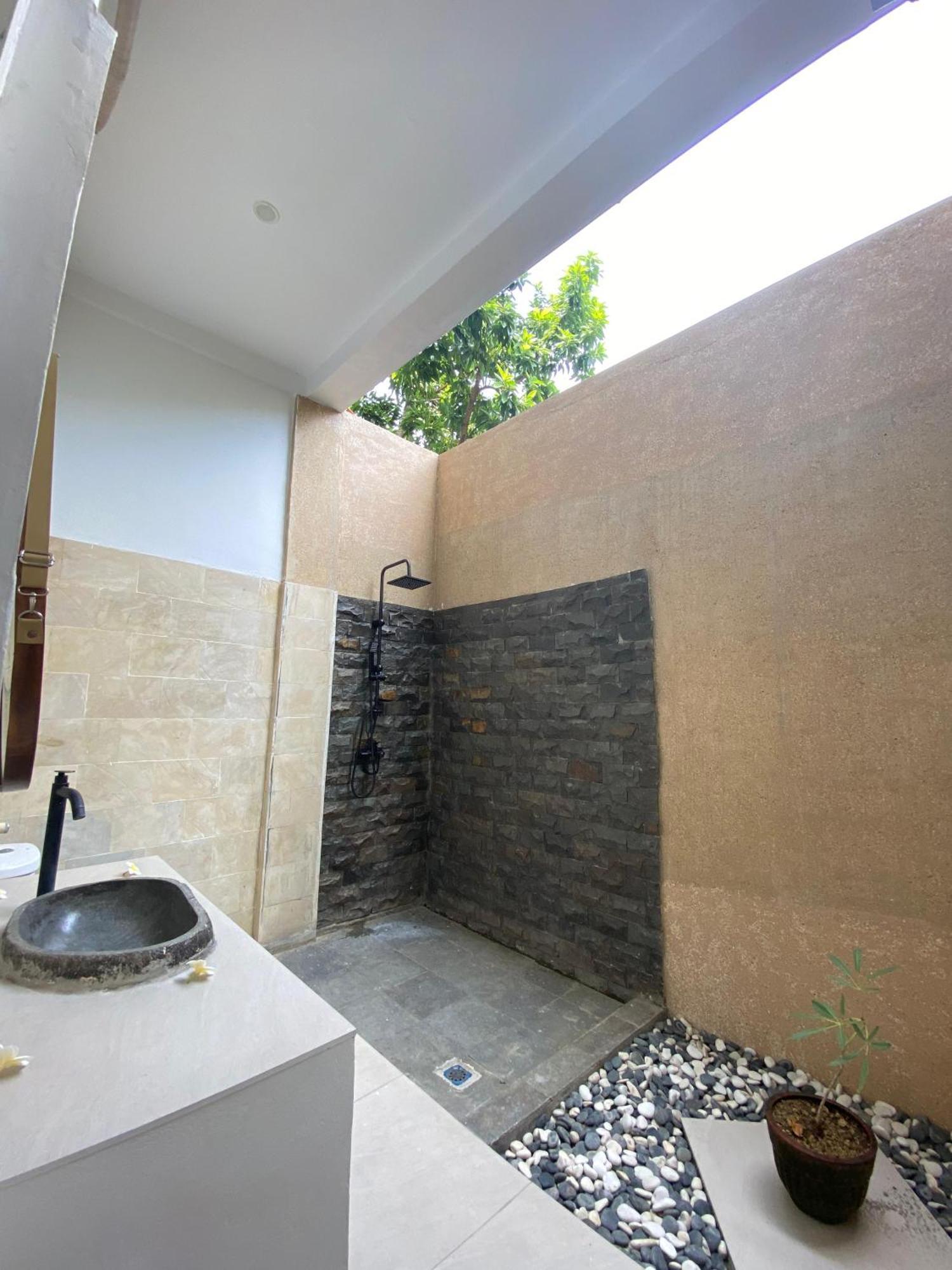 Zavana Rooms & Restaurant Tanjungkarang Exterior photo