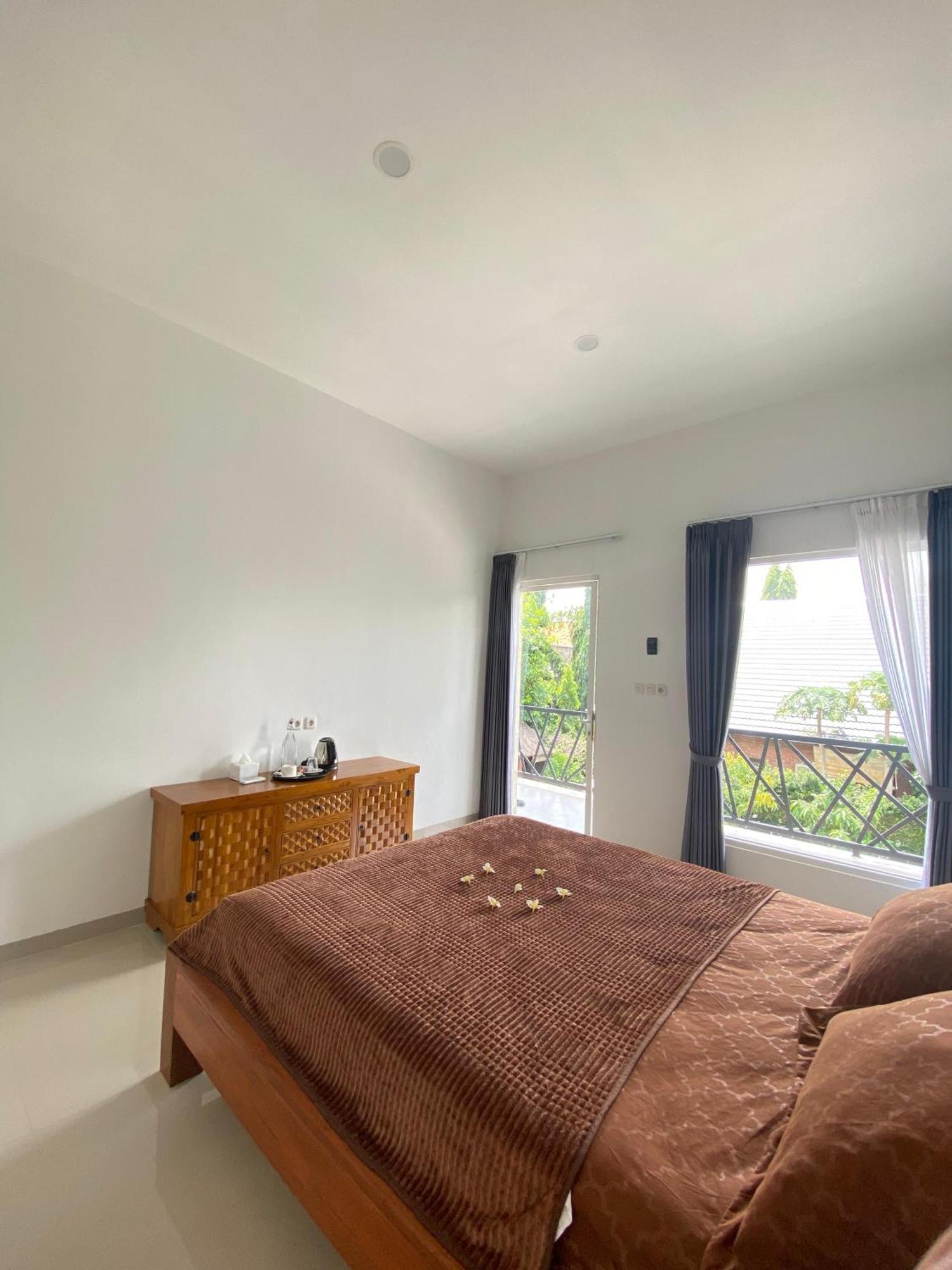 Zavana Rooms & Restaurant Tanjungkarang Exterior photo