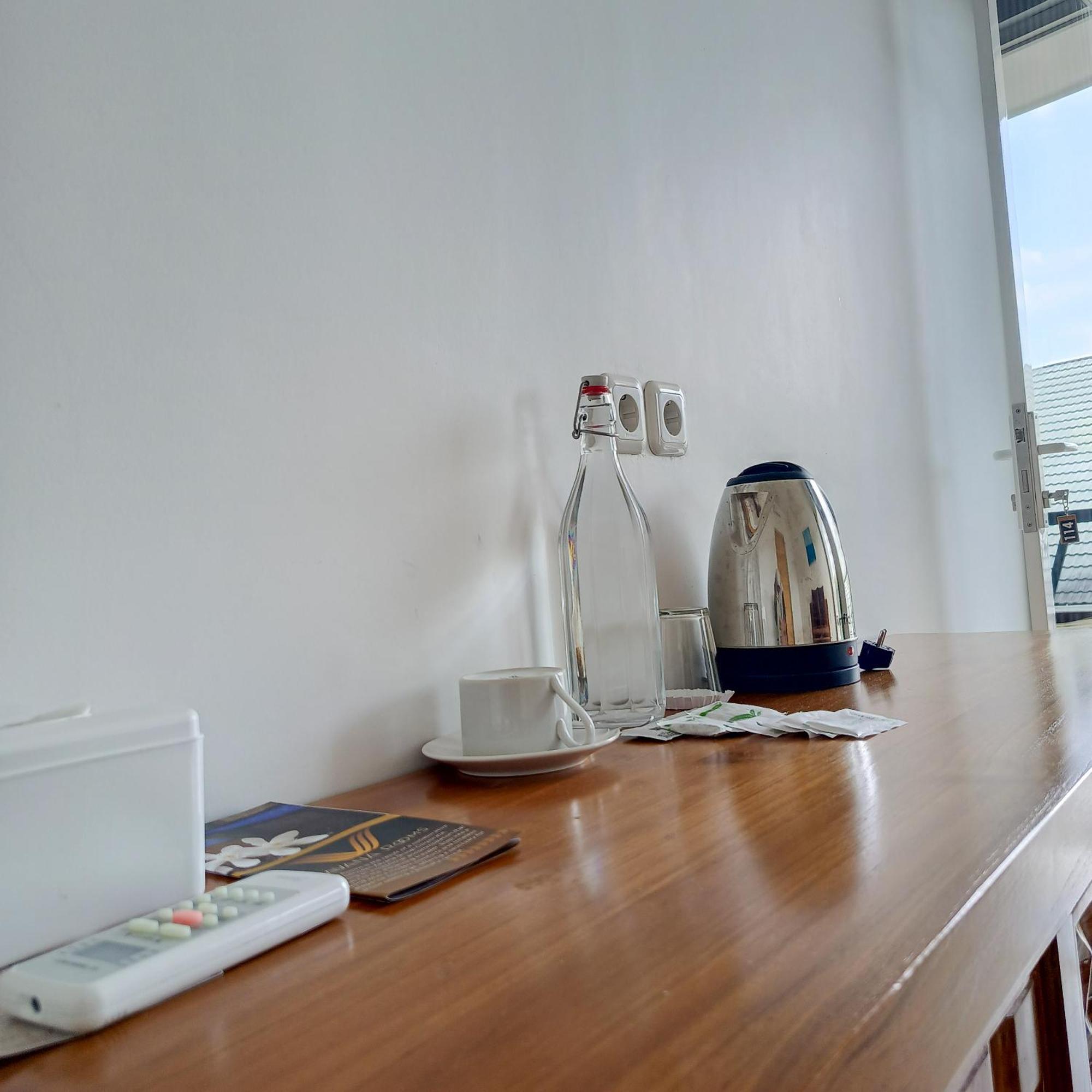 Zavana Rooms & Restaurant Tanjungkarang Exterior photo