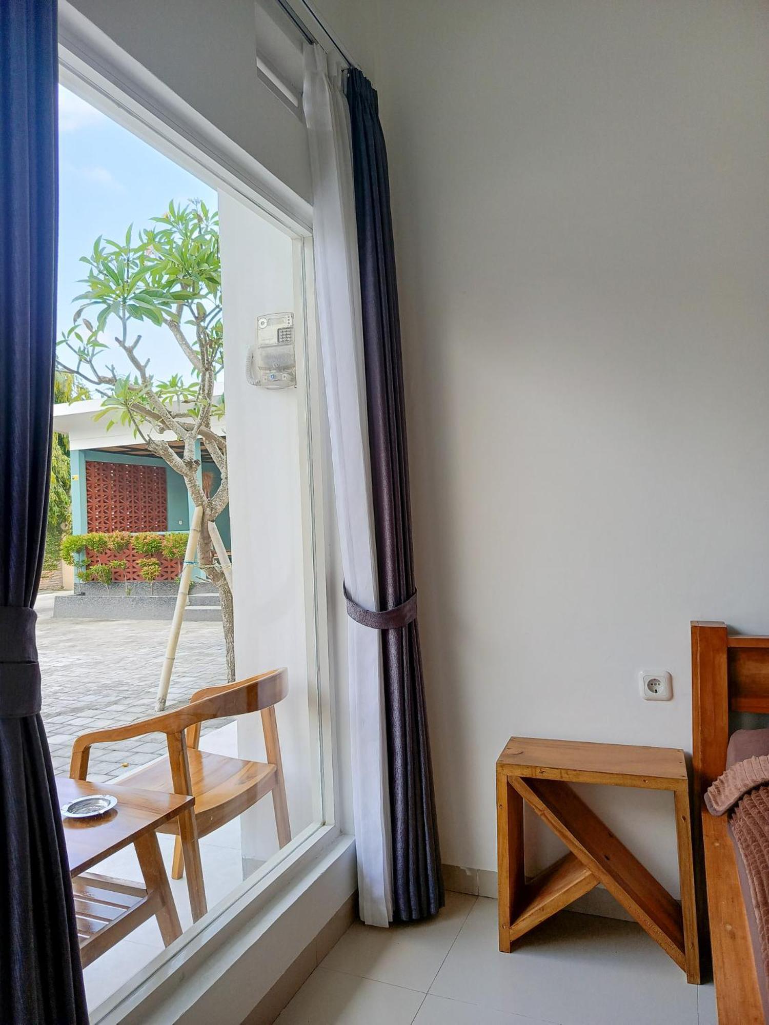 Zavana Rooms & Restaurant Tanjungkarang Exterior photo