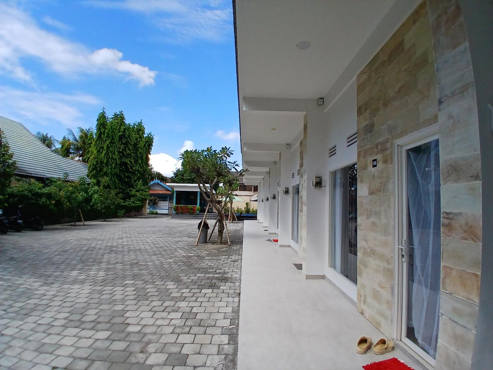 Zavana Rooms & Restaurant Tanjungkarang Exterior photo