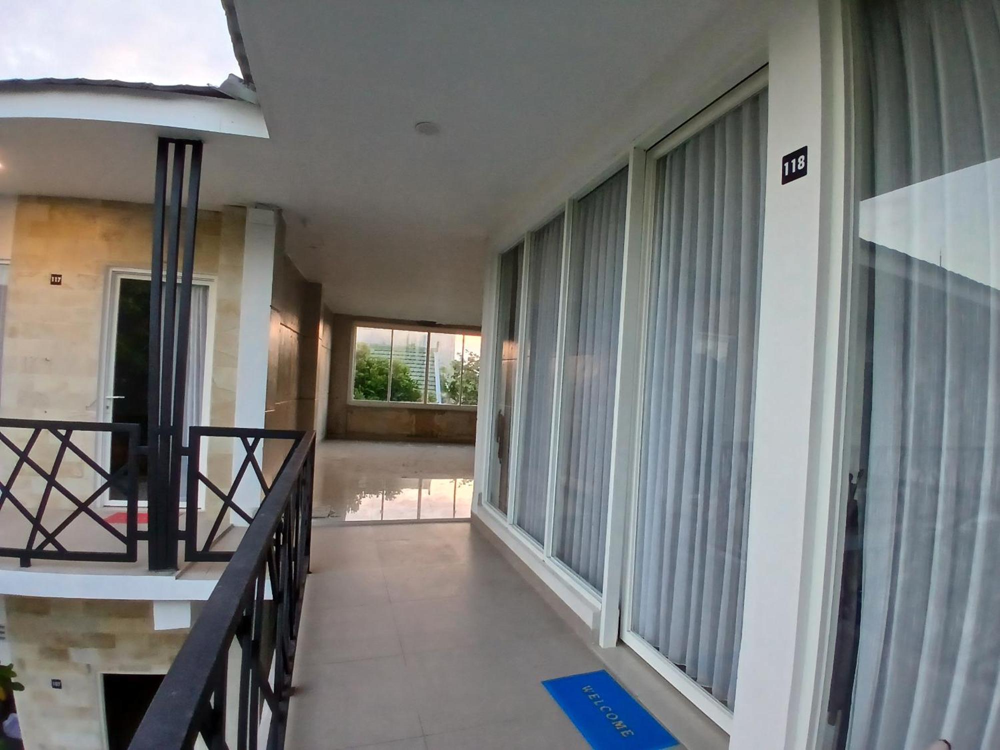 Zavana Rooms & Restaurant Tanjungkarang Exterior photo