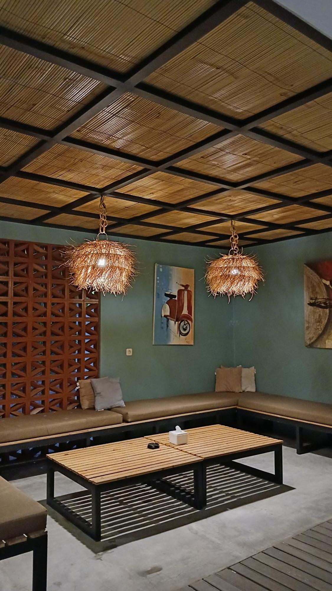 Zavana Rooms & Restaurant Tanjungkarang Exterior photo