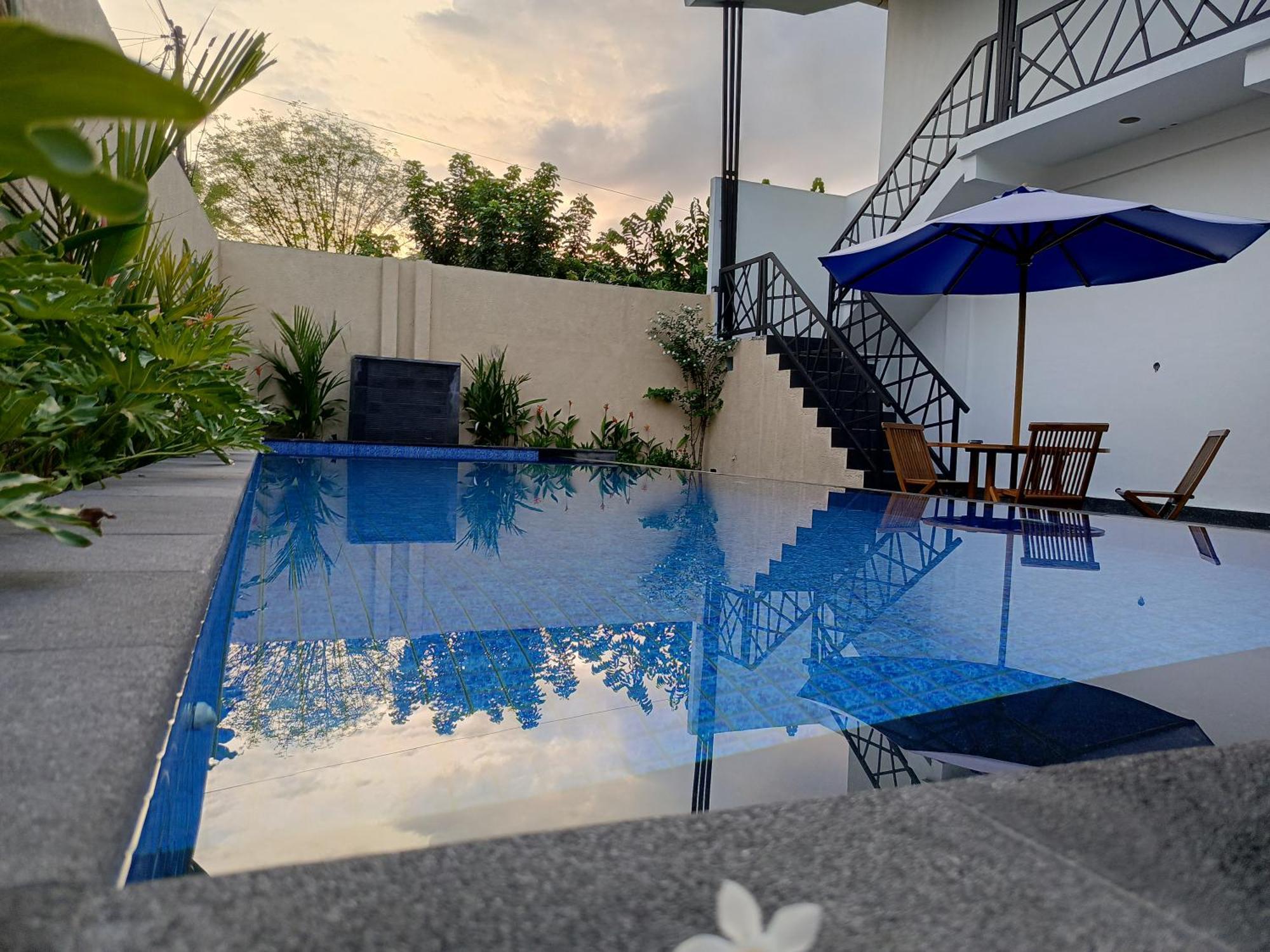 Zavana Rooms & Restaurant Tanjungkarang Exterior photo