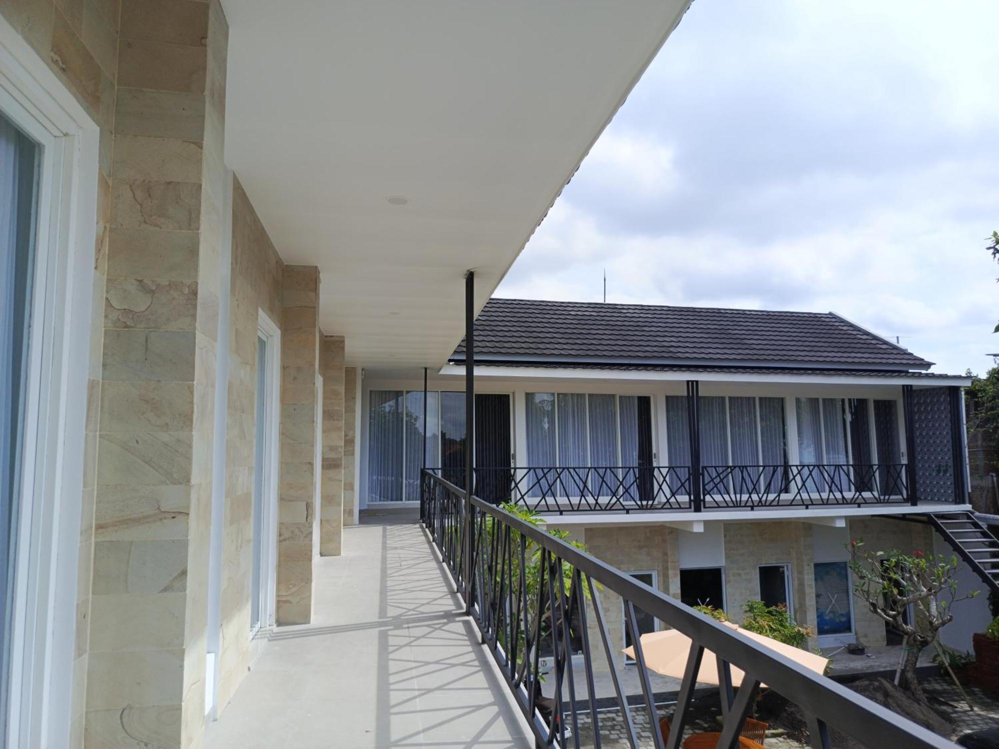 Zavana Rooms & Restaurant Tanjungkarang Exterior photo